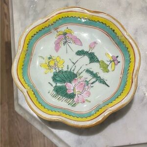 Antique Chinese Famille Rose Porcelain Floral Decorative Plate